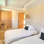 Mas Tranquila - A Stylish With Pool 150 M From The 콘일데라프론테라