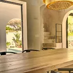빌라 Mas Tranquila - A Stylish With Pool 150 M From The *