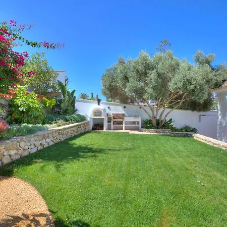 Mas Tranquila - A Stylish With Pool 150 M From The Villa *