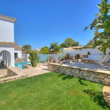 Mas Tranquila - A Stylish With Pool 150 M From The Villa