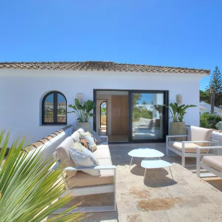 Mas Tranquila - A Stylish With Pool 150 M From The Villa
