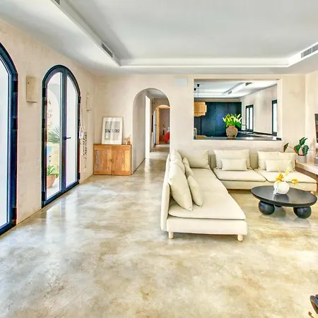 Mas Tranquila - A Stylish With Pool 150 M From The