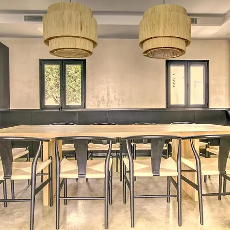 Βίλα Mas Tranquila - A Stylish With Pool 150 M From The
