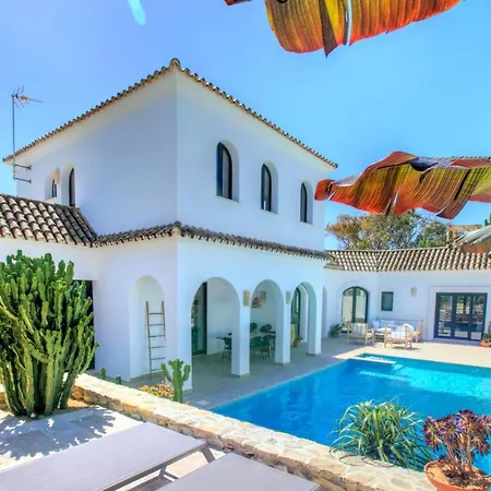 别墅 Mas Tranquila - A Stylish With Pool 150 M From The