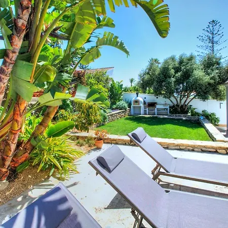 Mas Tranquila - A Stylish With Pool 150 M From The Villa *