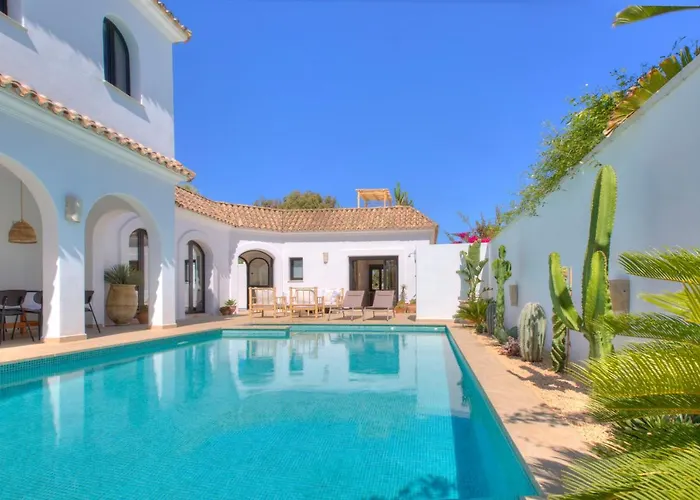 Mas Tranquila - A Stylish With Pool 150 M From The 别墅 科尼尔-德拉弗龙特拉
