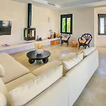 Mas Tranquila - A Stylish With Pool 150 M From The Villa