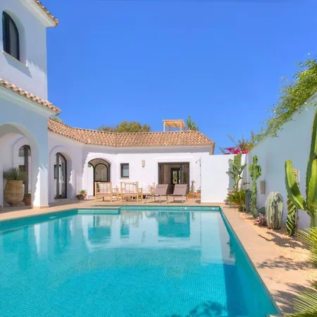 Mas Tranquila - A Stylish With Pool 150 M From The Villa Conil De La Frontera