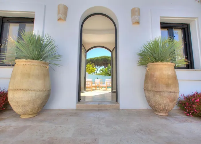 Villa Mas Tranquila - A Stylish With Pool 150 M From The