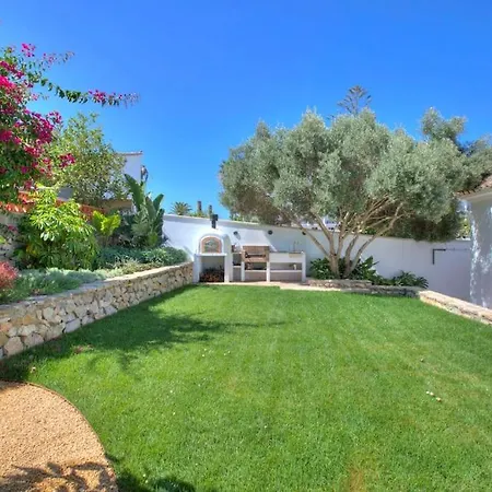 Mas Tranquila - A Stylish With Pool 150 M From The Villa